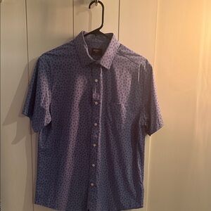 UNTUCKit Men's Short-Sleeve Button-Down Shirt in Light Blue with Micro Print